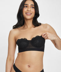 34B wearing jet black lace strapless bra by LIVELY